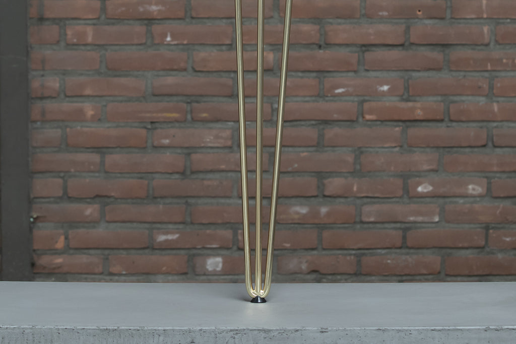 Detail van Nordstahl Hairpin bankpoten goud