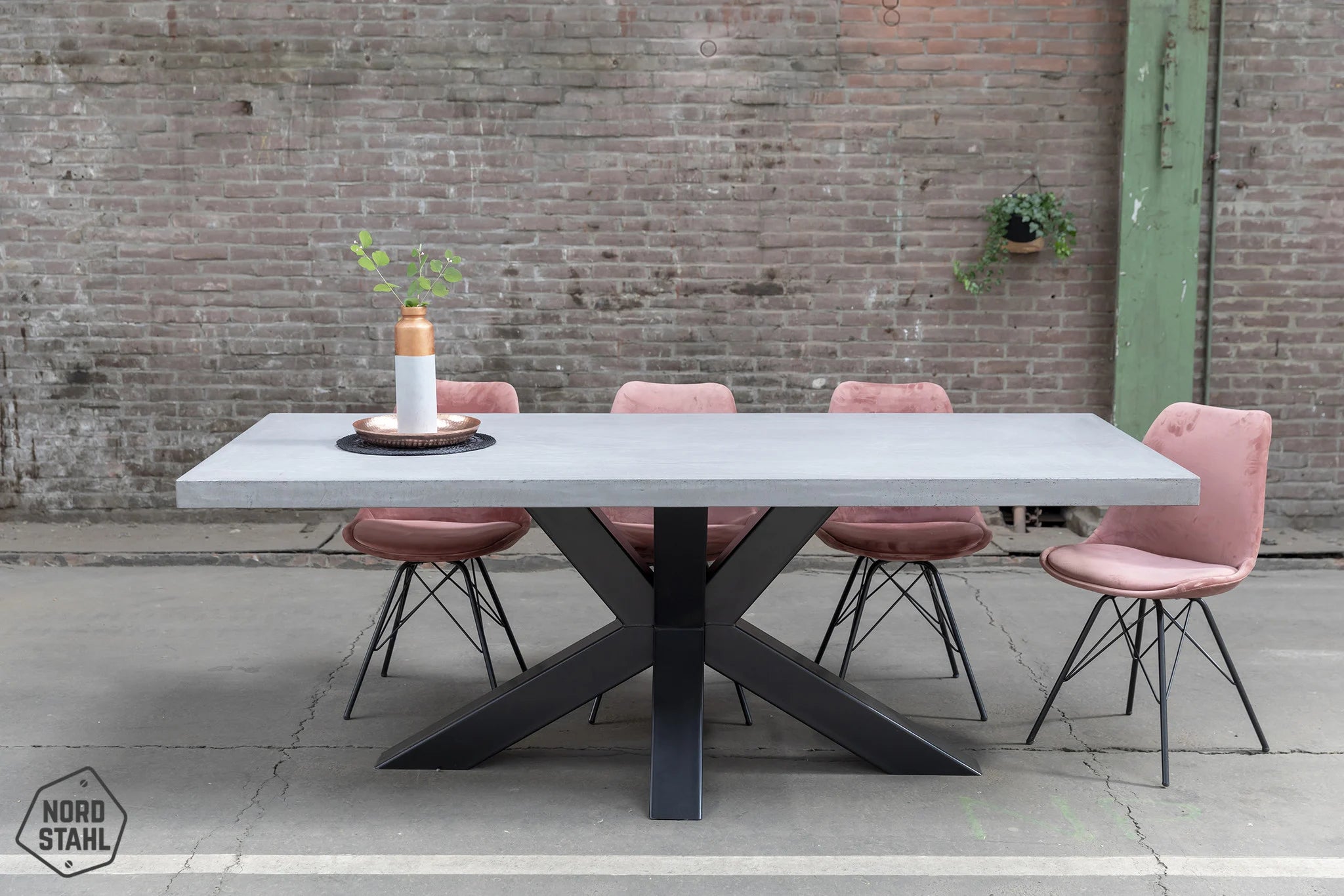Nordstahl Matrix leg heavy tafelpoten in modern interieur