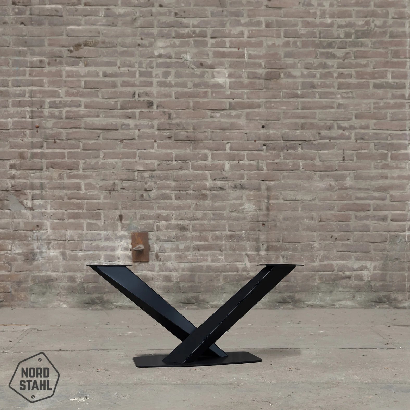 Nordstahl Twisted V coffee leg tafelpoten steel black