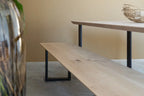 Detail van Nordstahl U leg onder een houten eettafel