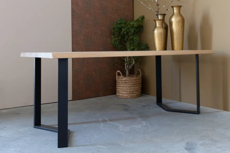 Nordstahl U leg sharp in modern interior